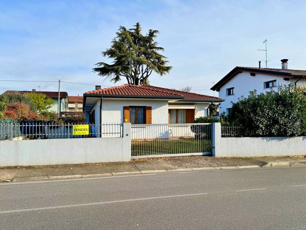 Villa a Cordenons in Via Nogaredo, 16 - Foto 2