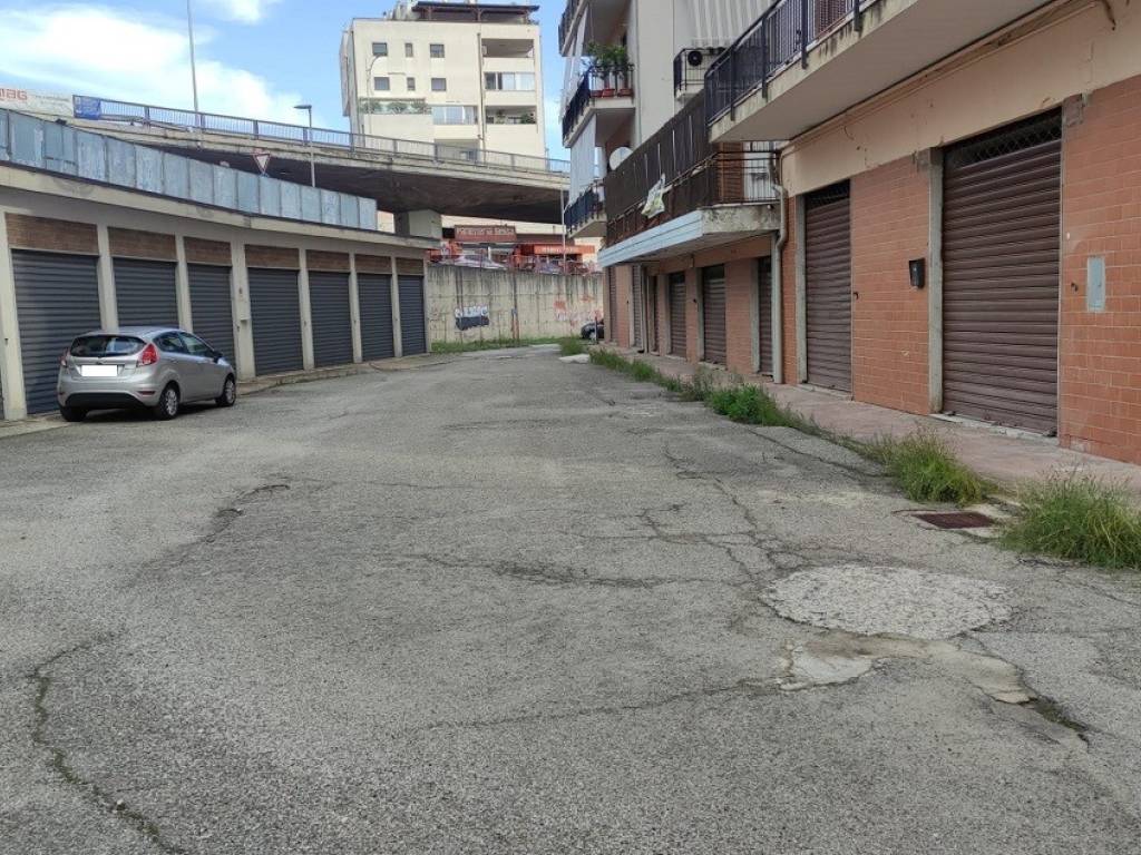 Box / garage a Cosenza in Viale Giacomo Mancini - Foto 3