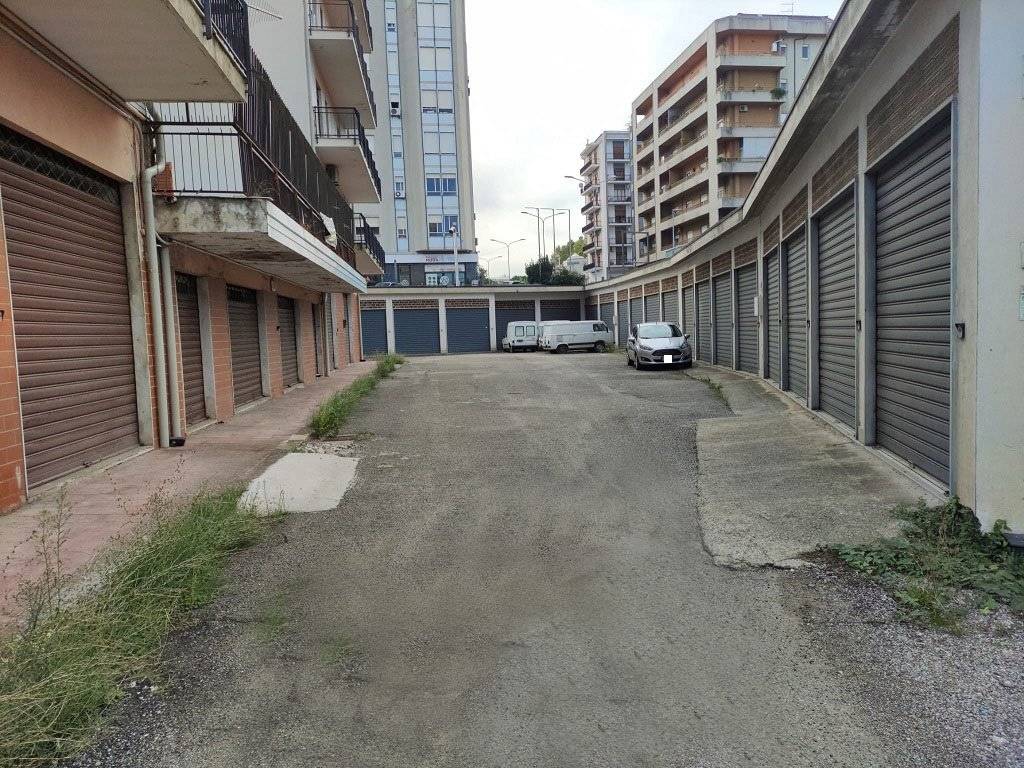 Box / garage a Cosenza in Viale Giacomo Mancini - Foto 2