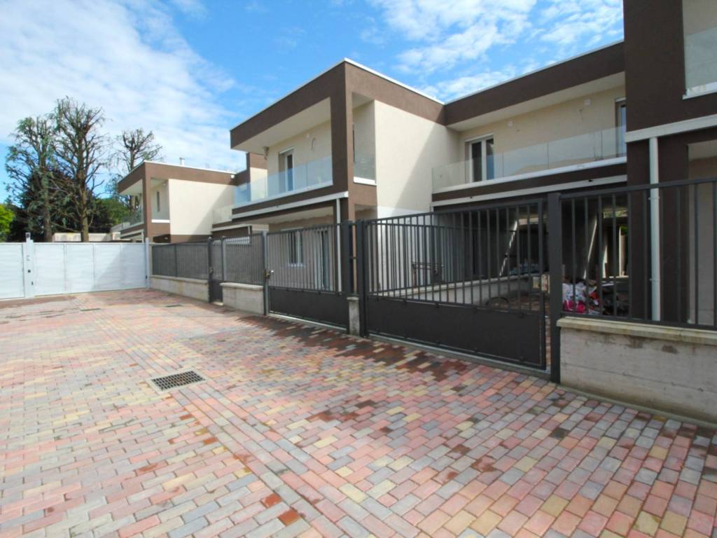 Villa a Gorla minore in Via Ortigara - Foto 3