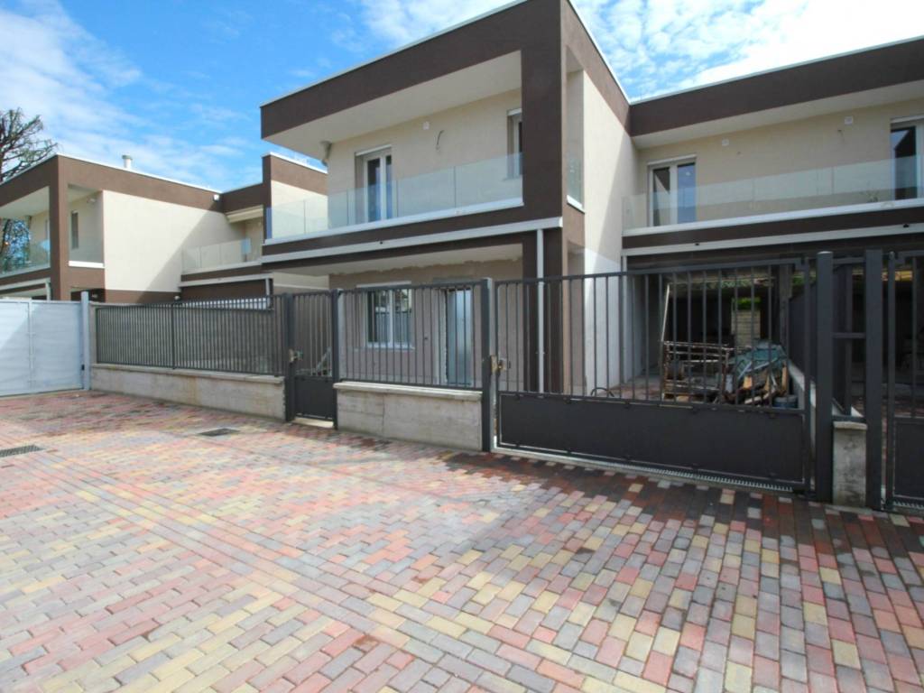 Villa a Gorla minore in Via Ortigara - Foto 4