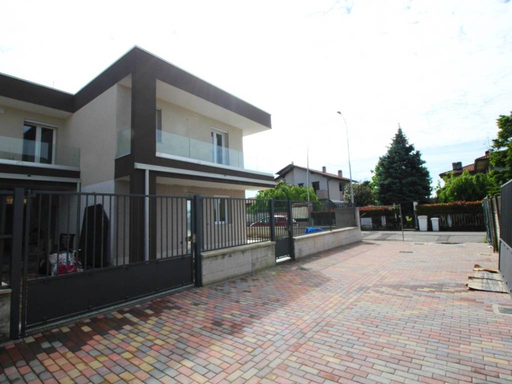 Villa a Gorla minore in Via Ortigara - Foto 5