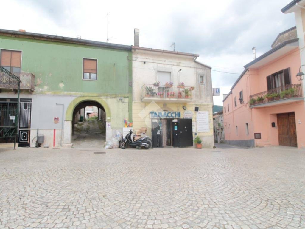 Casa indipendente a Castel morrone in P.za Bronzetti, 13 - Foto 2