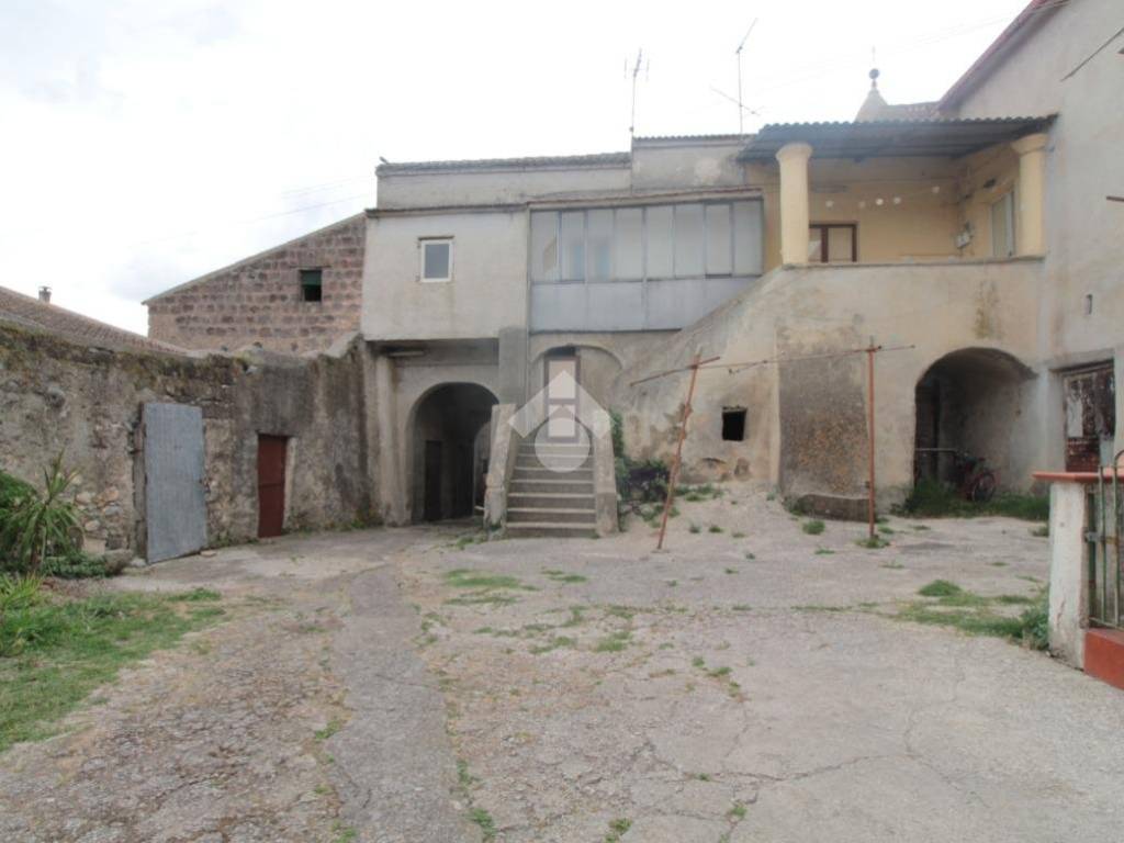 Casa indipendente a Castel morrone in P.za Bronzetti, 13 - Foto 3