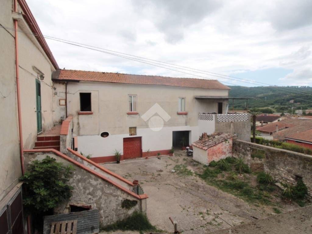 Casa indipendente a Castel morrone in P.za Bronzetti, 13 - Foto 4