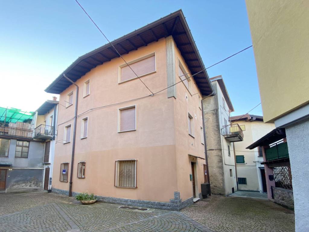 Appartamento a Bedero valcuvia in Via XX Settembre, 17 - Foto 2