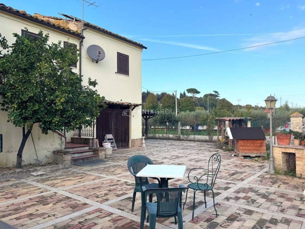 Casa indipendente a Monsampolo del tronto in CONTRADA SAMBUCETO, 4 - Foto 2