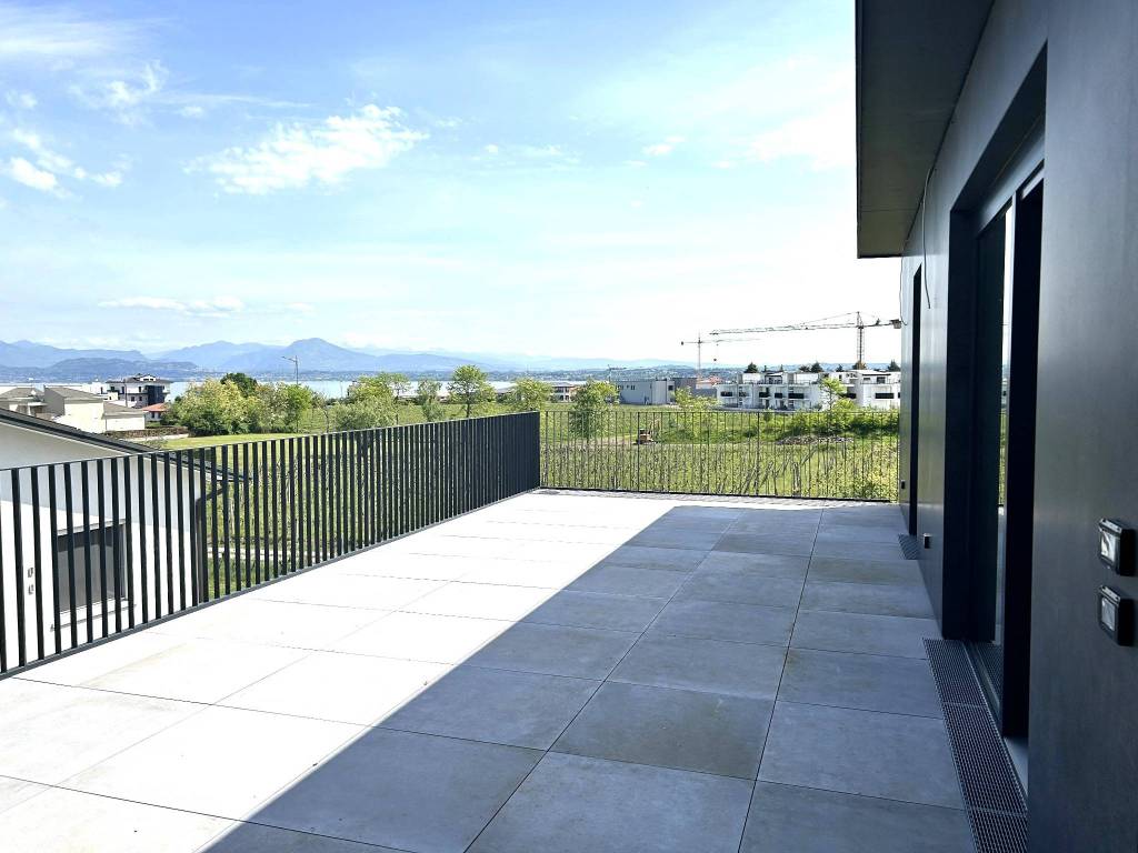 Appartamento a Peschiera del garda in Via Miralago - Foto 2