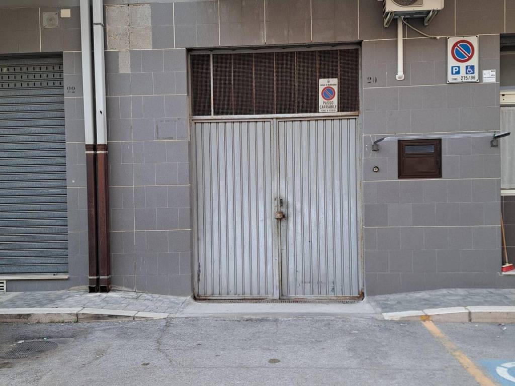 Box / garage a Manfredonia in Via Santa Tecchia, 20 - Foto 3