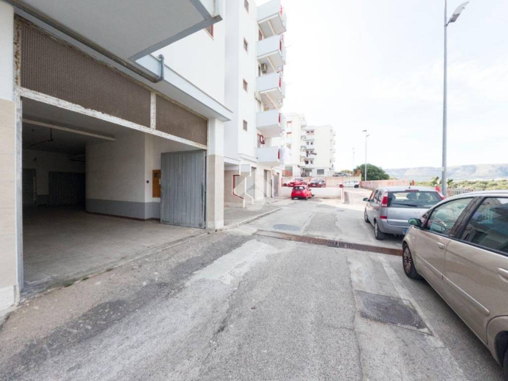 Box / garage a Manfredonia in Parco degli Aranci, 1 - Foto 3