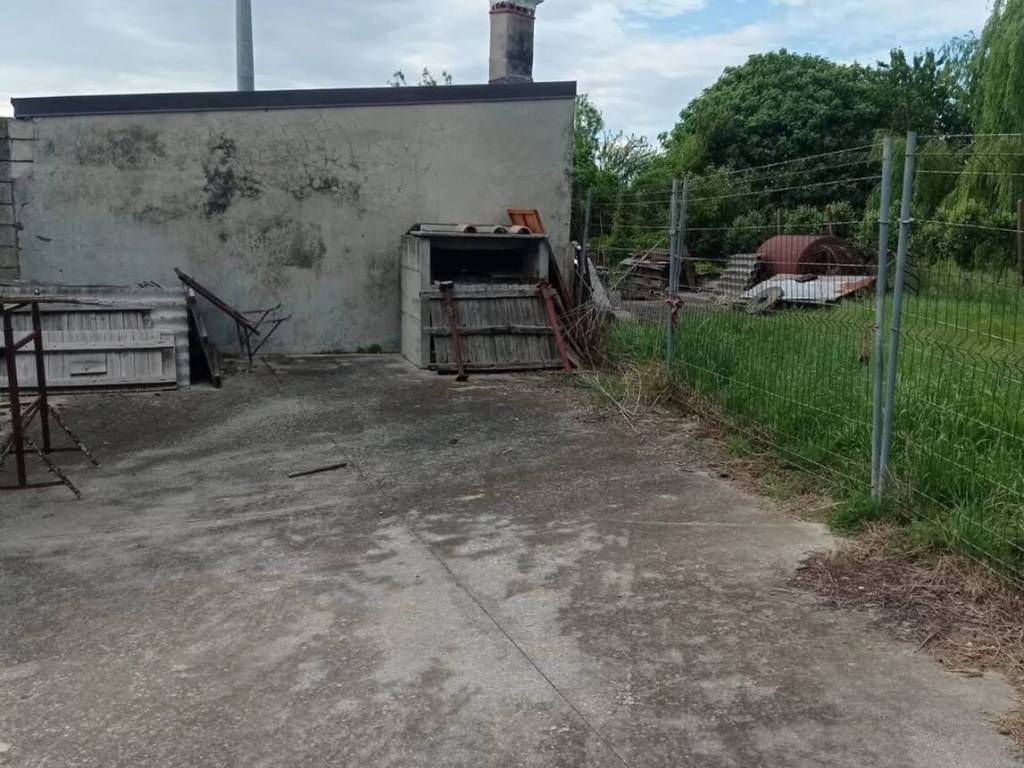 Villa a Nogarole rocca in Via Vittorio Veneto S.N.C. - Foto 5