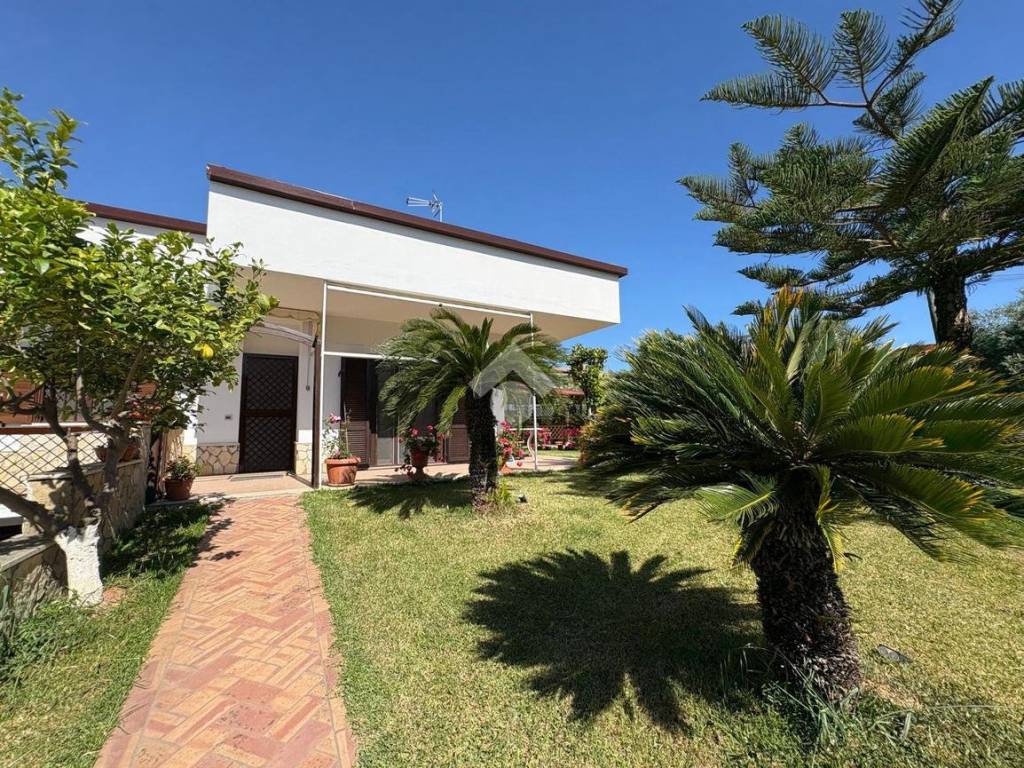 Appartamento a Fondi in villa Via Vincenzo Giovanni Burato, 3 - Foto 2