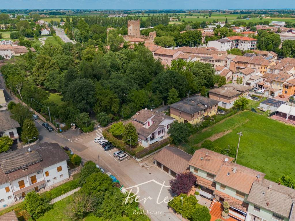 Villa a Reggiolo in viale goffredo mameli 12 - Foto 2