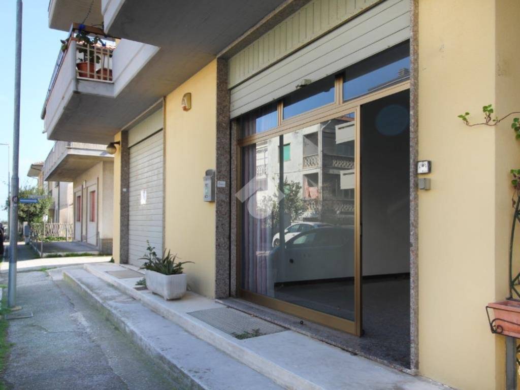 Appartamento a Martinsicuro in Via G. D'Annunzio, 122 - Foto 2