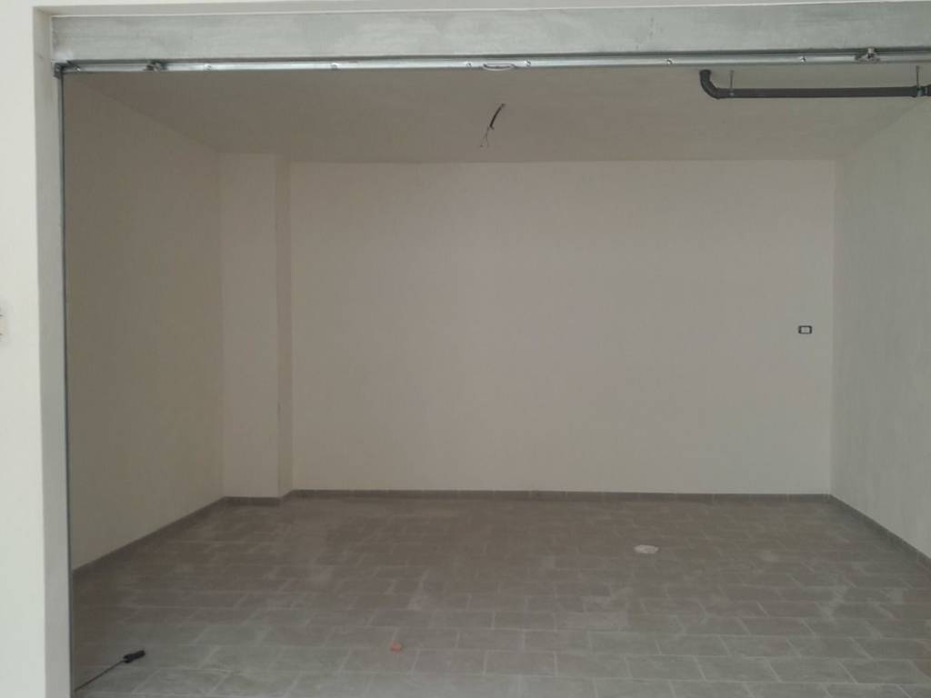 Box / garage a Vieste in Via Dante Alighieri - Foto 2