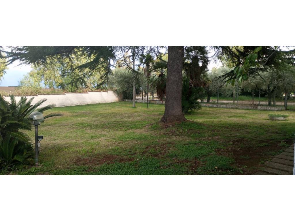 Villa a Aprilia in Via Crocetta di Carano - Foto 2