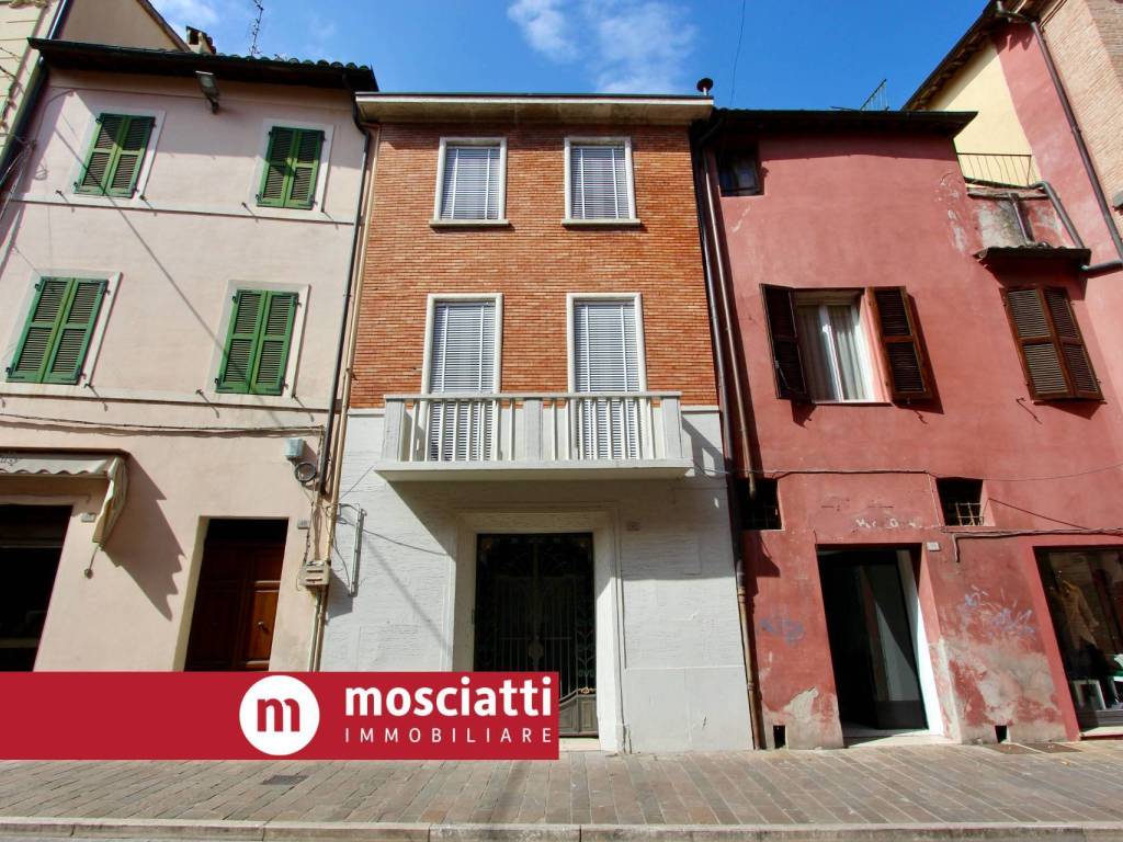 Casa indipendente a Matelica in Corso Vittorio Emanuele, 42 - Foto 2
