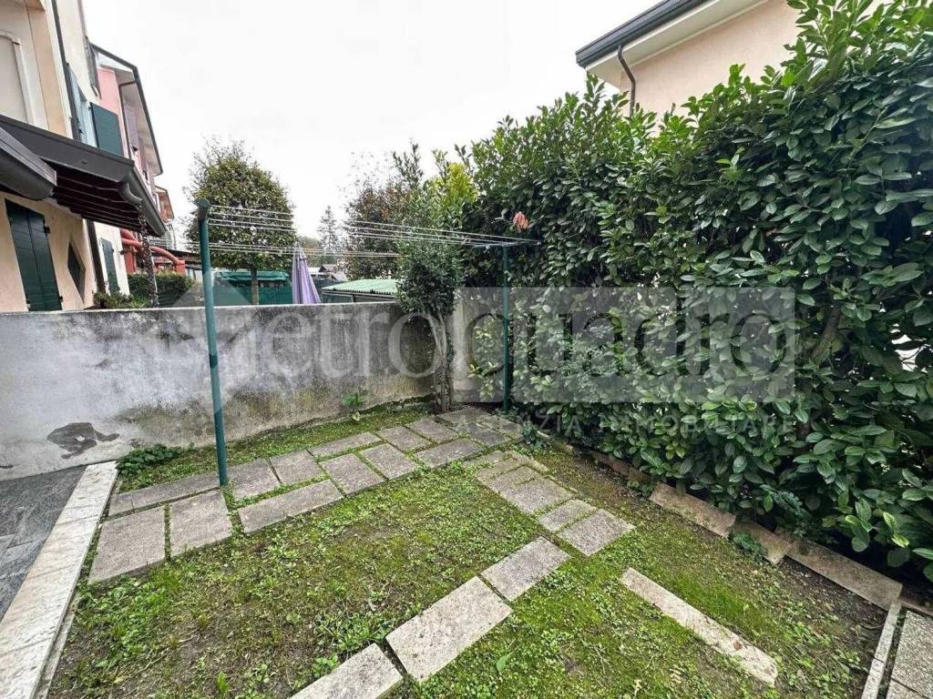 Villa a Ostiglia in Via A. Mantegna, 18 - Foto 2