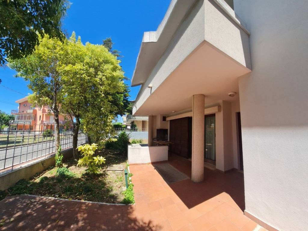 Villa a Misano adriatico in Via Michelangelo - Foto 4