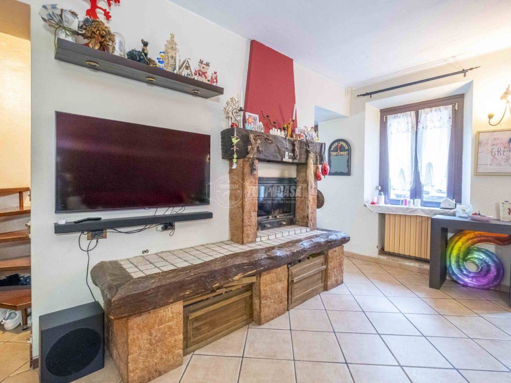 Casa indipendente a Cameri in Via Giacomo Matteotti - Foto 4