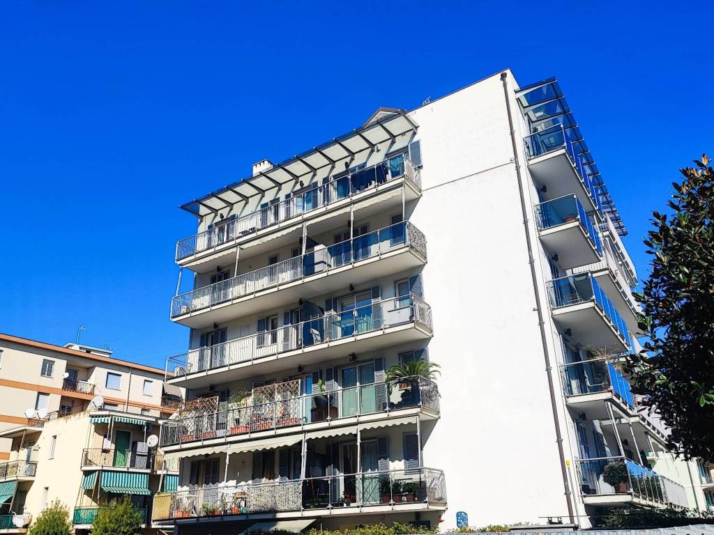 Appartamento a Albenga in Via Costituzione, 22 - Foto 4