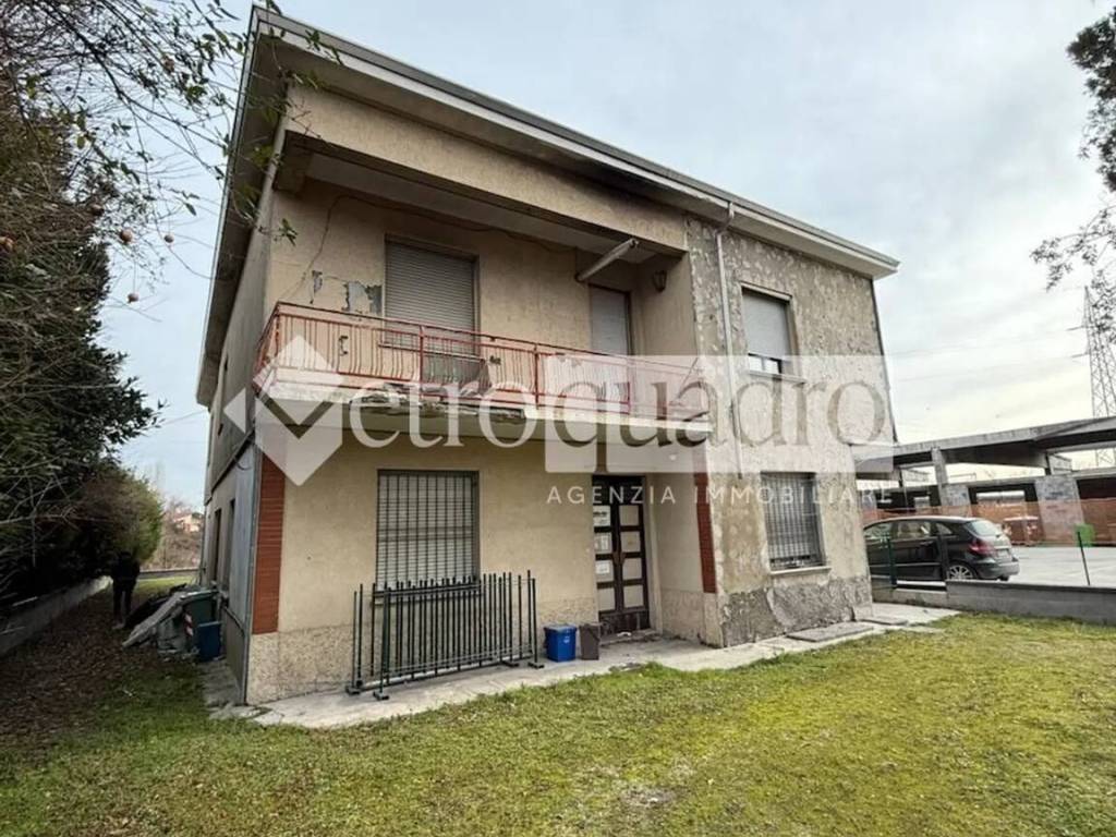 Villa a Ostiglia in Strada Abetone Brennero Est, 67 - Foto 4