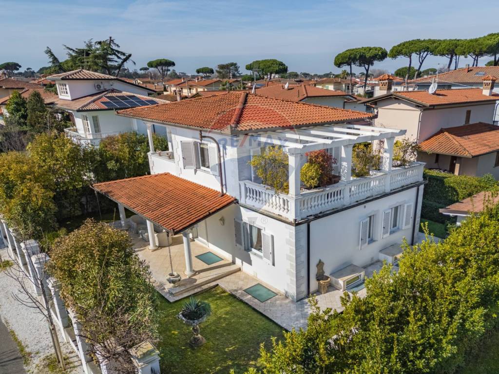 Villa a Pietrasanta in VIA GOLDORA, 65 - Foto 3
