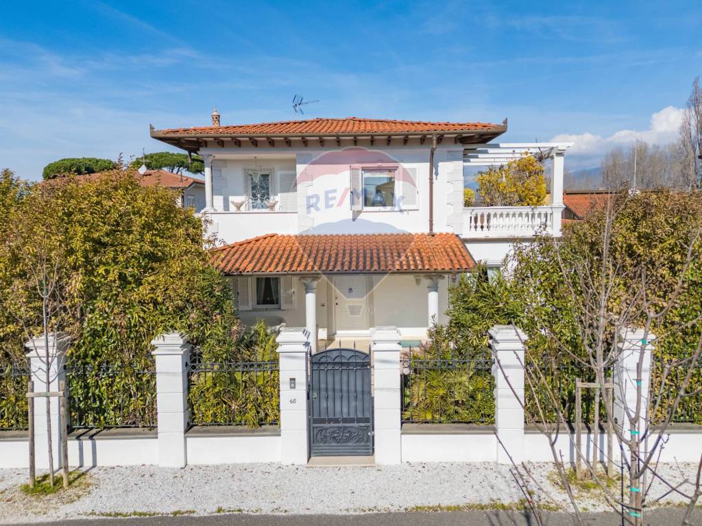 Villa a Pietrasanta in VIA GOLDORA, 65 - Foto 4