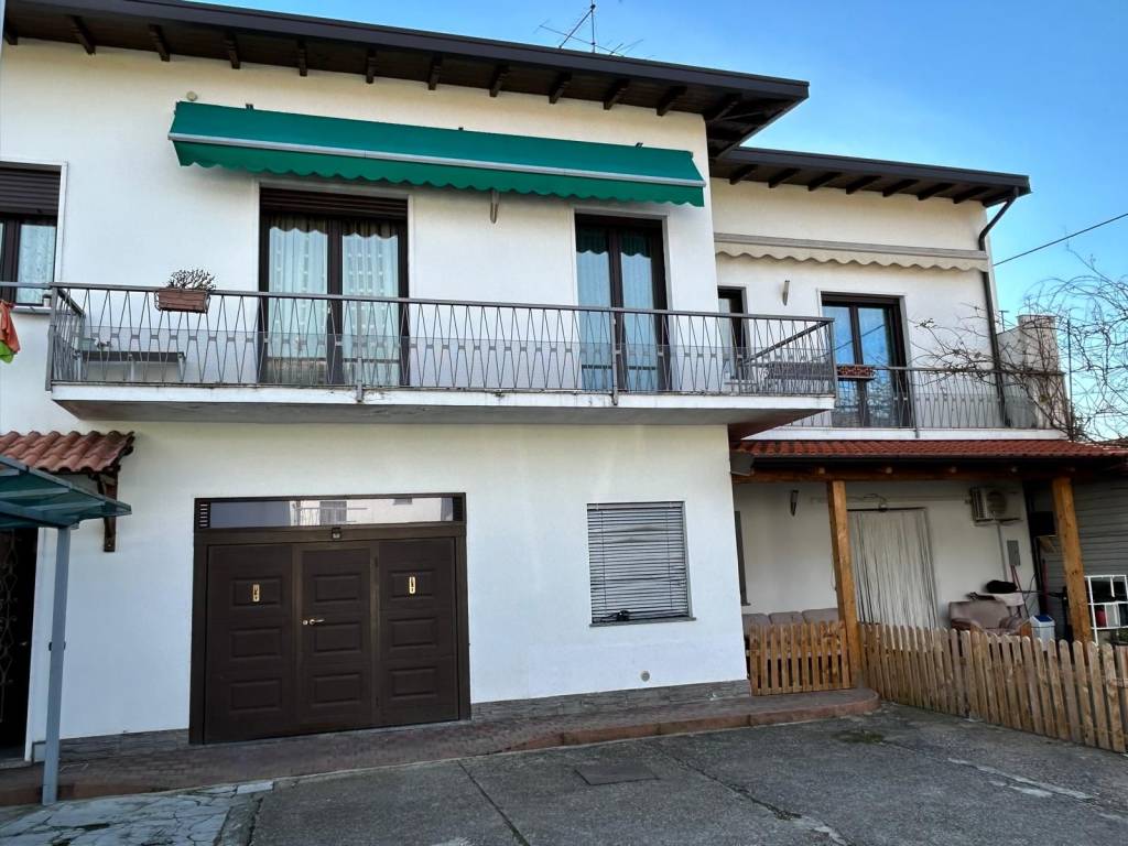 Villa a Caronno varesino in Via Giacomo Puccini, 10 - Foto 4
