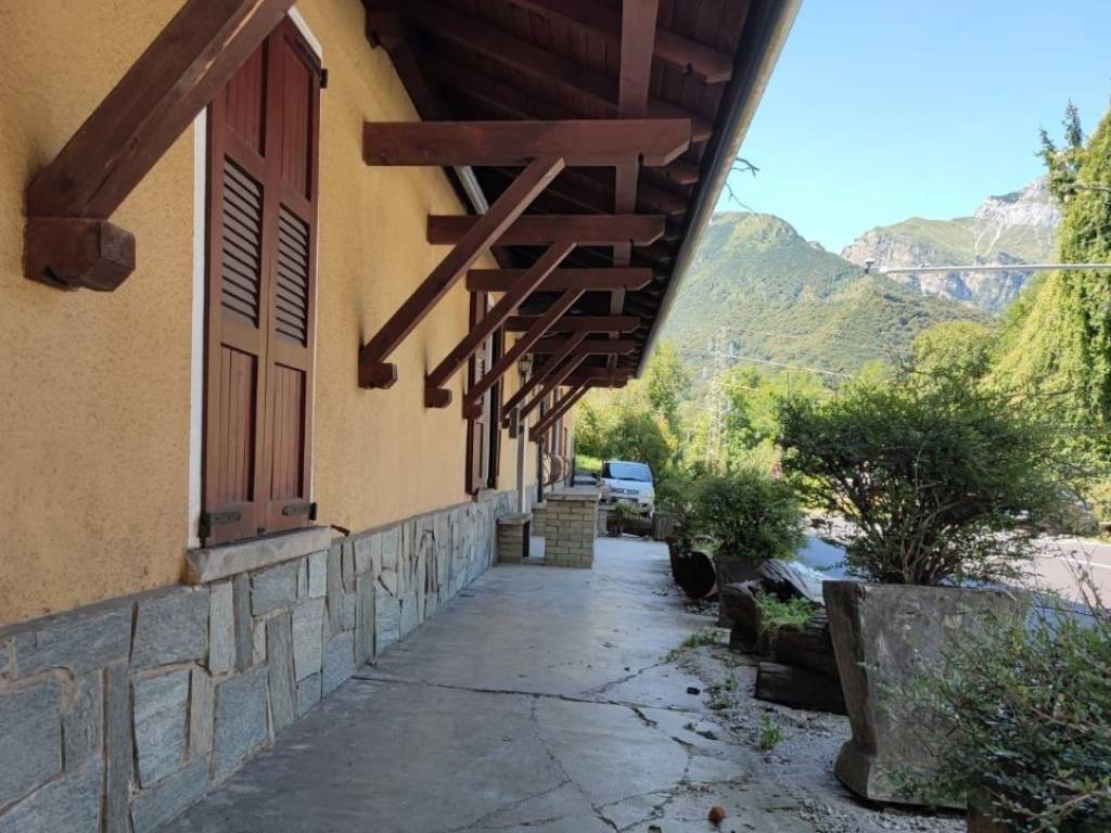 Villa a Cremeno in Via Dante Alighieri, 51 - Foto 2