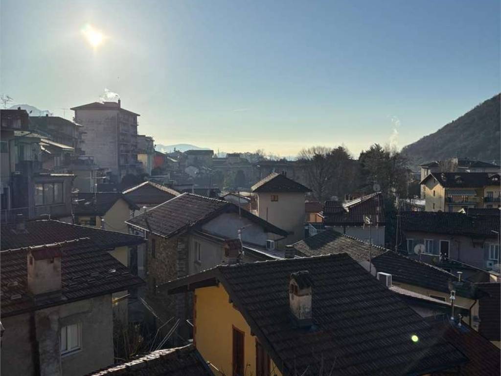 Casa indipendente a Verbania in Via Giuseppe De Notaris, 13 - Foto 2