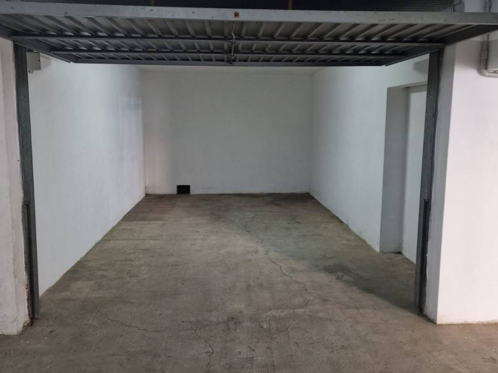 Box / garage a Pietra ligure in Viale della Repubblica, 63 - Foto 2