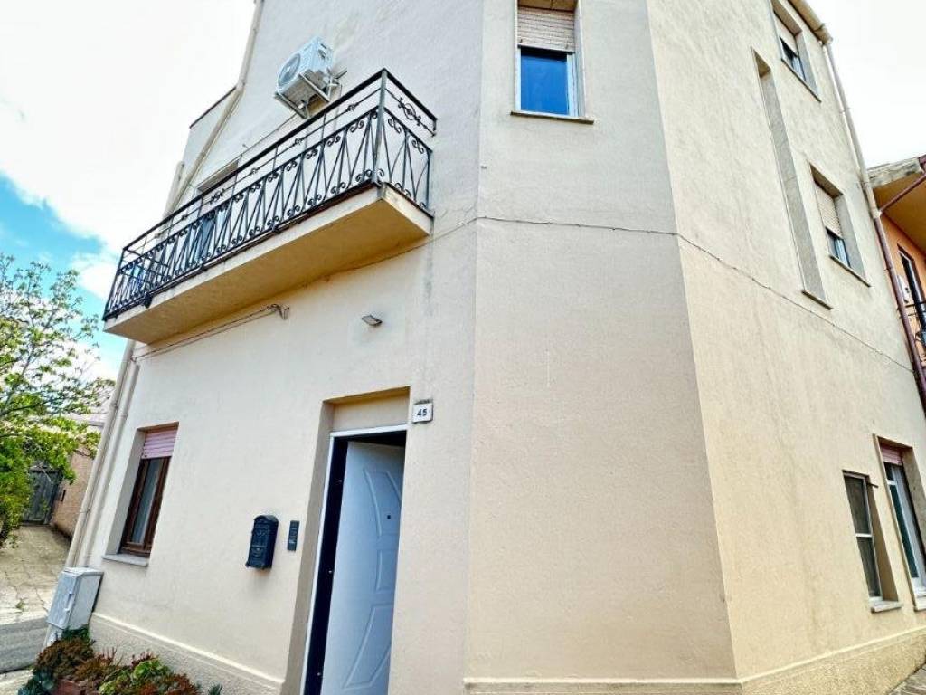 Casa indipendente a Laconi in Via Maggiore - Foto 4