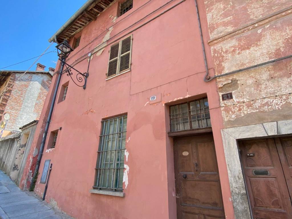 Casa indipendente a Saluzzo in Via San Bernardo, 19 - Foto 2
