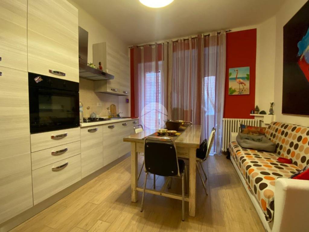 Appartamento a Asti in Piazza Medaglie D'Oro, 6 - Foto 2