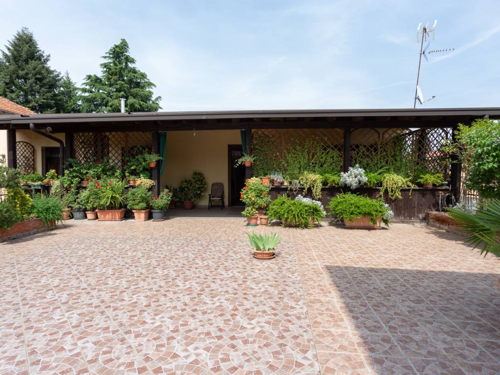 Villa a Tradate in Via Damiano Chiesa - Foto 2