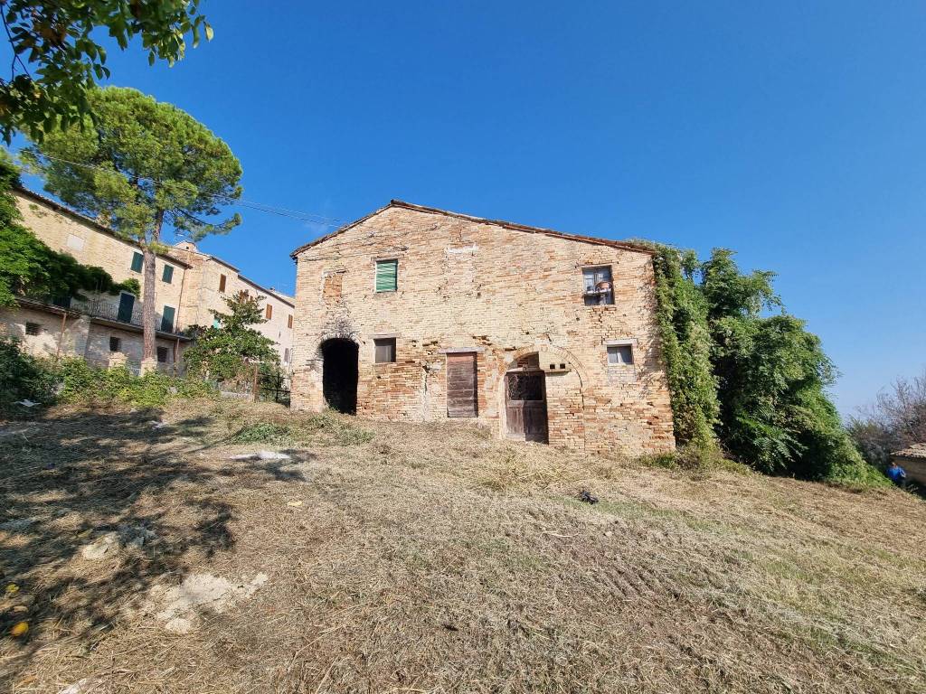 Rustico / casale a Loro piceno in Contrada Vignali Bagnere - Foto 2