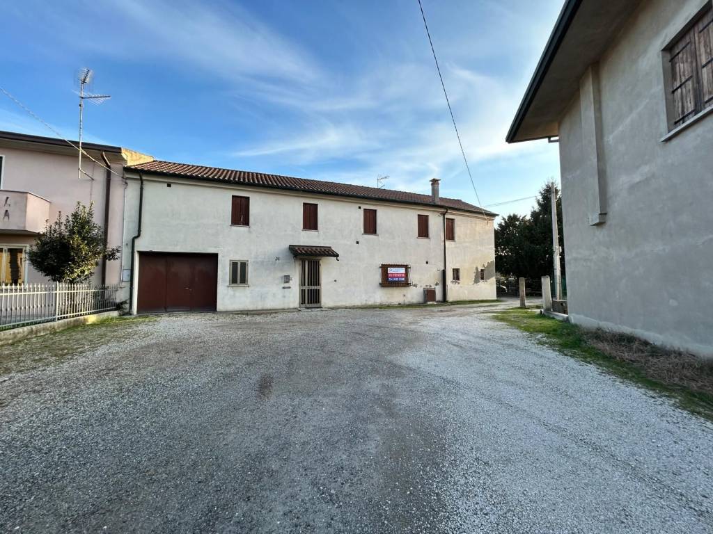 Villa a Rovigo in Via Bassa, 26 - Foto 2