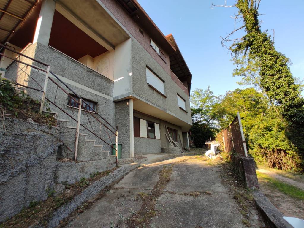 Villa a Cuasso al monte in Via per Cuasso al Piano, 23 - Foto 2
