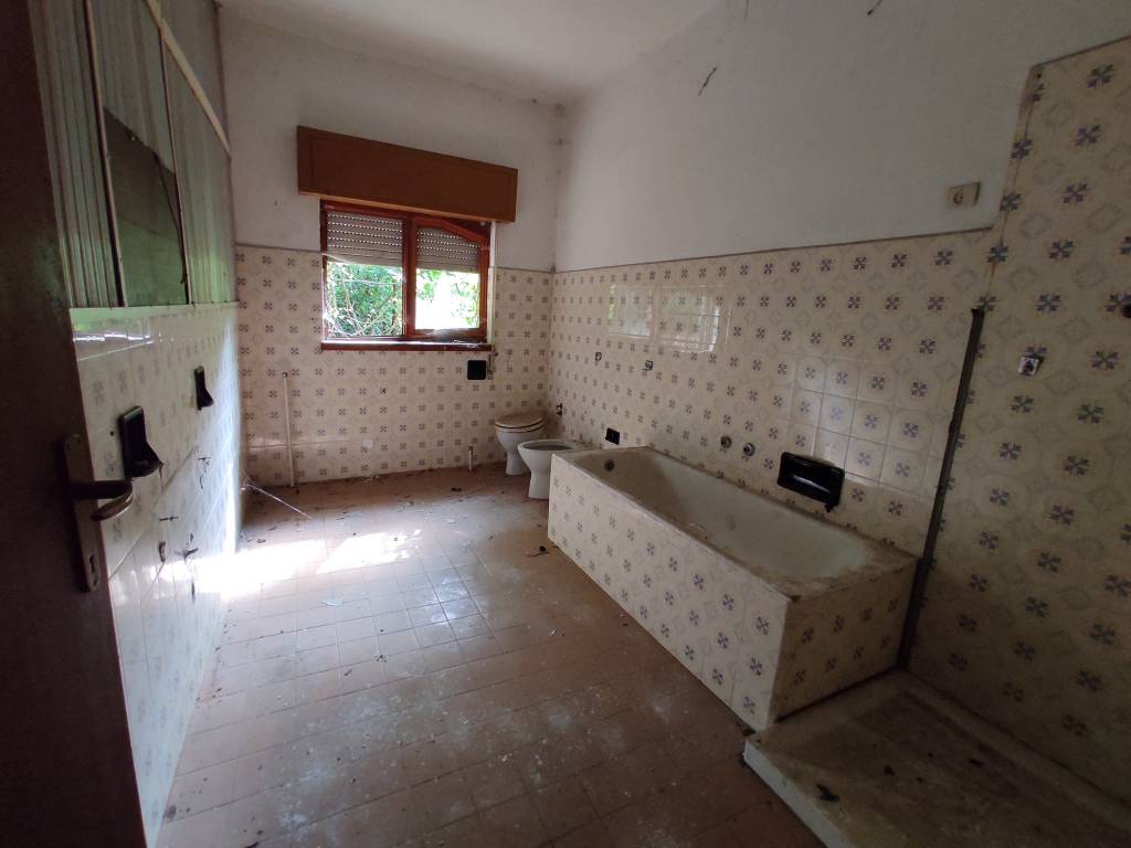 Villa a Cuasso al monte in Via per Cuasso al Piano, 23 - Foto 5