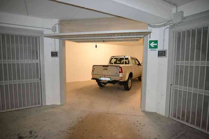 Box / garage a Loano in Viale Enrico Toti, 16 - Foto 2