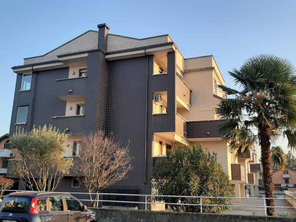 Appartamento a Trecate in Via del Ciliegio, 24 - Foto 3