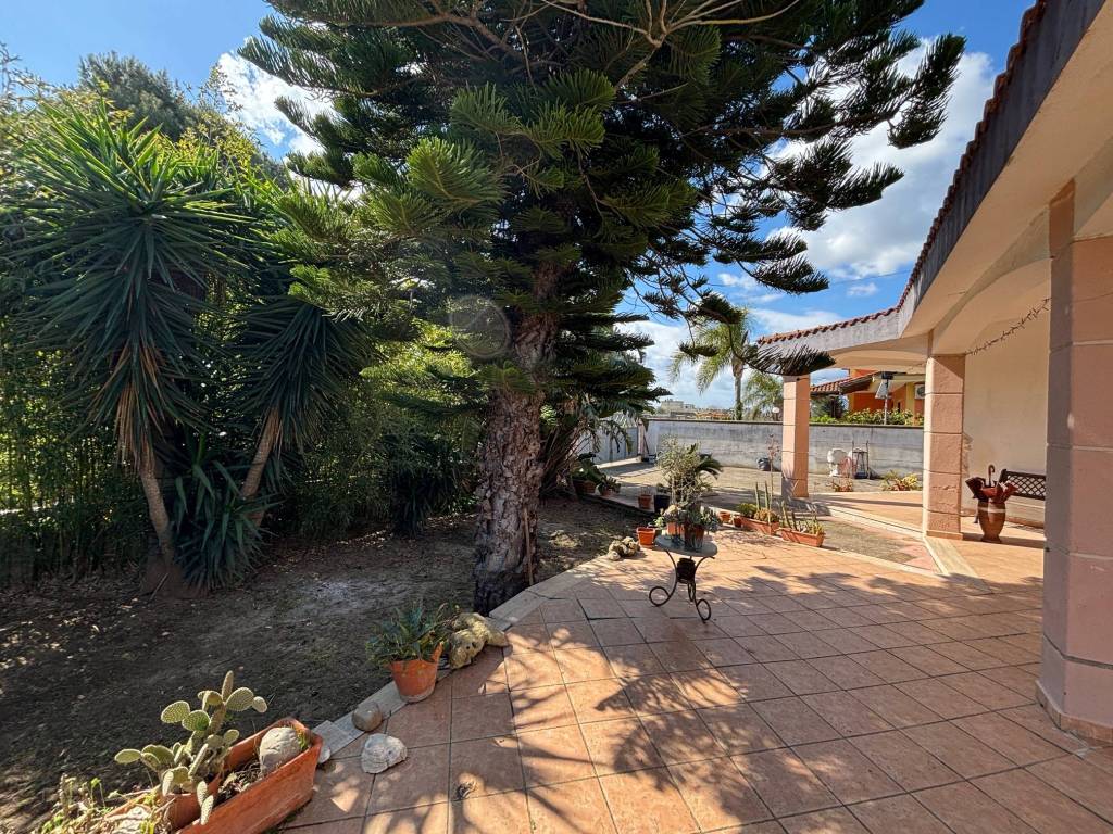 Villa a San donaci in Via Tunisi - Foto 2