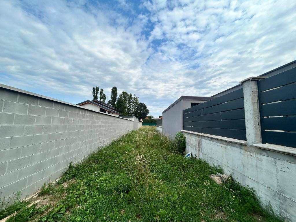 Terreno a Gorla maggiore in Via Carso - Foto 4