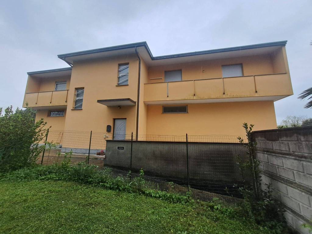 Appartamento a Gorla minore in Via Ambrogio Colombo, 35 - Foto 2