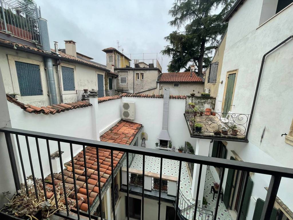 Appartamento a Verona in Galleria Pellicciai - Foto 3