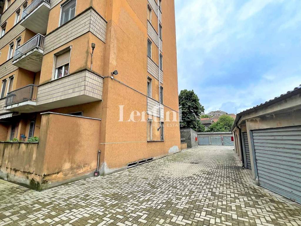 Box / garage a Casale monferrato in Corso Duca d'Aosta, 7 - Foto 2
