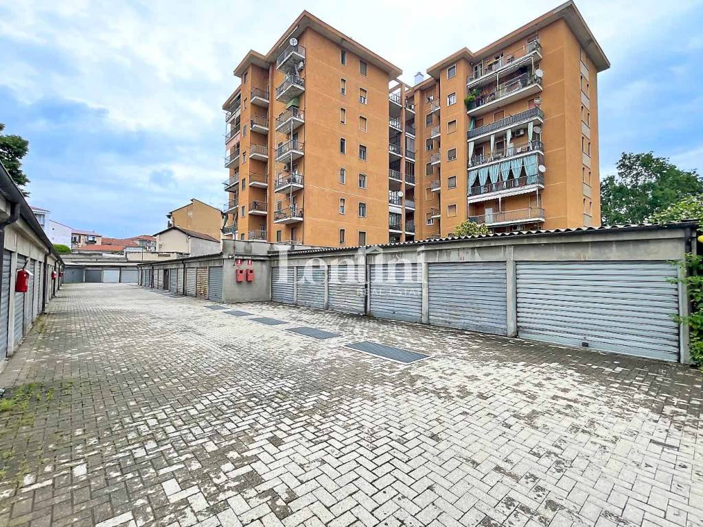 Box / garage a Casale monferrato in Corso Duca d'Aosta, 7 - Foto 3