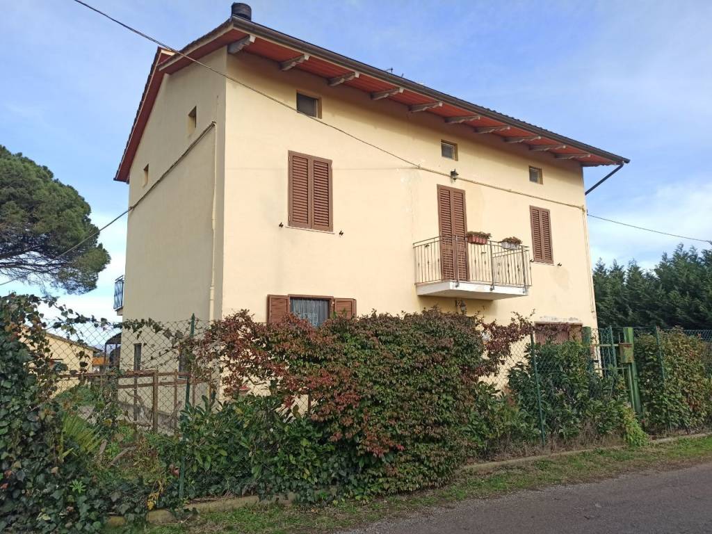 Casa indipendente a Castiglione del lago in Via Anguillara - Foto 3
