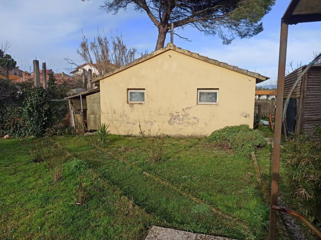 Casa indipendente a Castiglione del lago in Via Anguillara - Foto 4